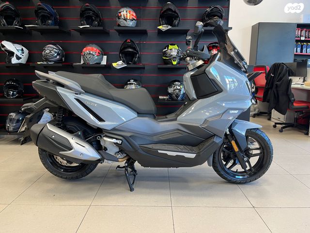 מודעת רכב סאן יאנג ADX 300