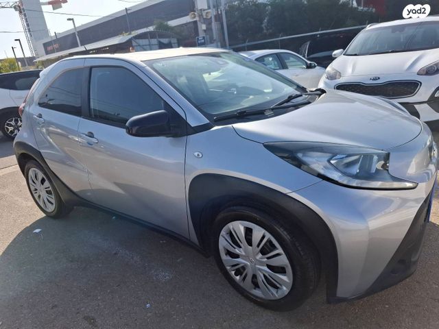 טויוטה אייגו X