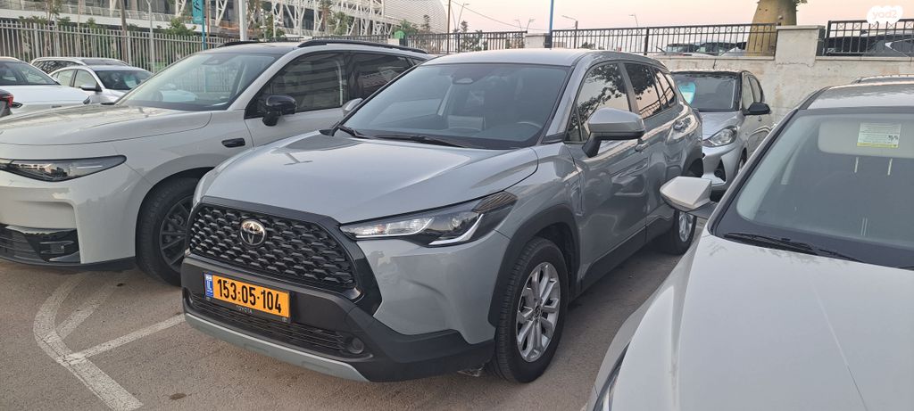 מודעת רכב טויוטה קורולה קרוס