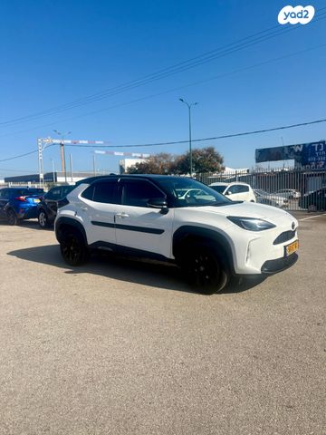 טויוטה יאריס קרוס