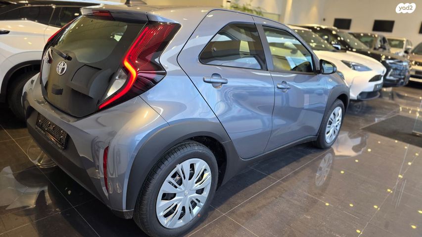 טויוטה אייגו X