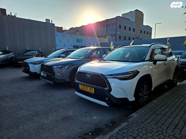 טויוטה קורולה קרוס