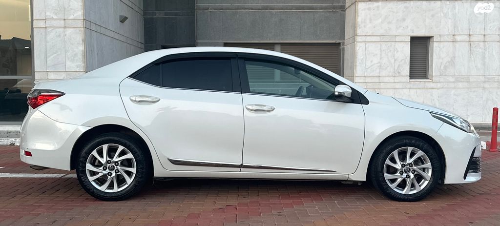 טויוטה קורולה