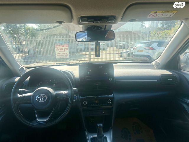 טויוטה יאריס קרוס