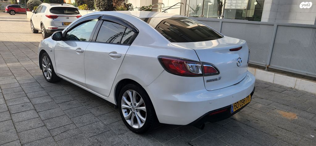 מאזדה 3