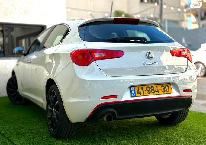 אלפא רומיאו ג'ולייטה