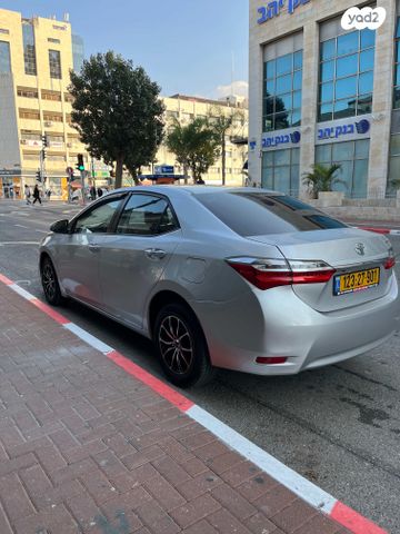 טויוטה קורולה