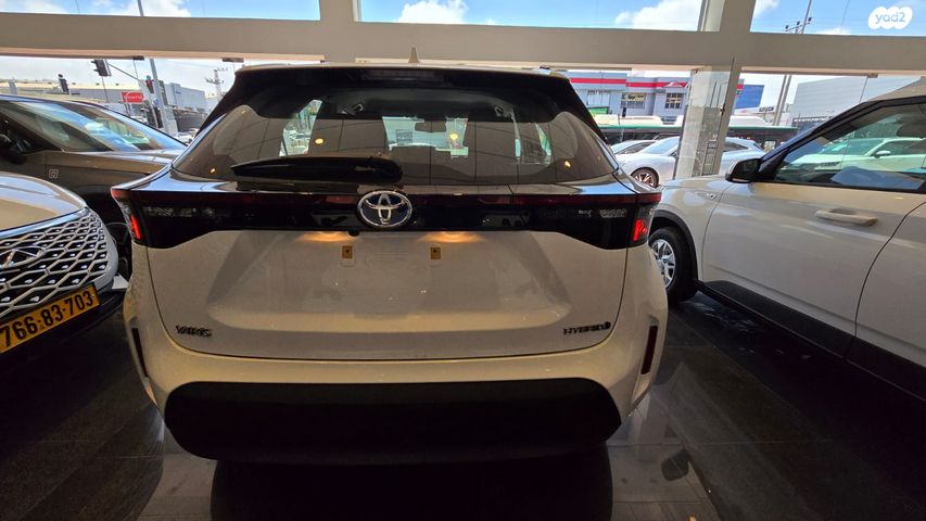 טויוטה יאריס קרוס