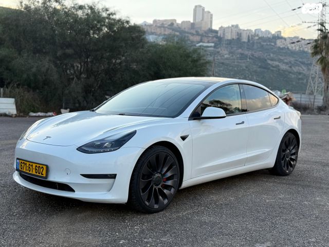 מודעת רכב טסלה מודל 3
