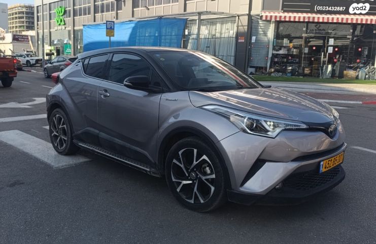 מודעת רכב טויוטה C-HR