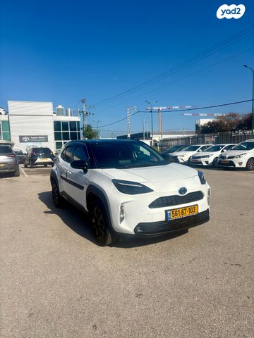 טויוטה יאריס קרוס