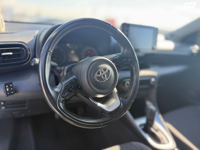 טויוטה יאריס