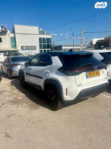 טויוטה יאריס קרוס