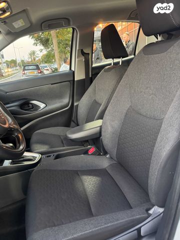 טויוטה יאריס קרוס