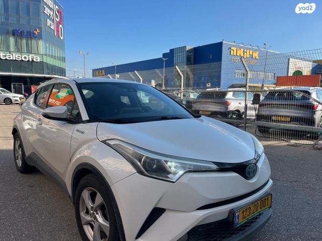 מודעת רכב טויוטה C-HR