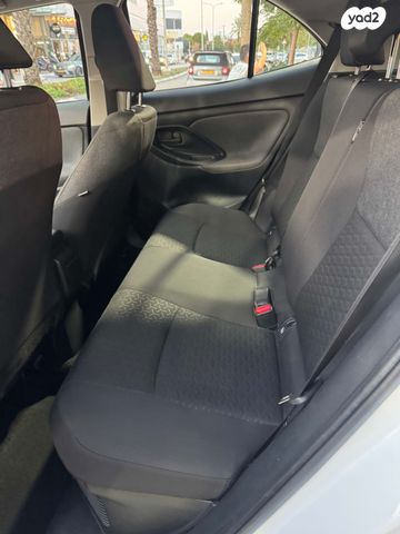 טויוטה יאריס קרוס