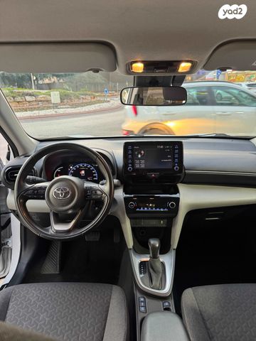 טויוטה יאריס קרוס