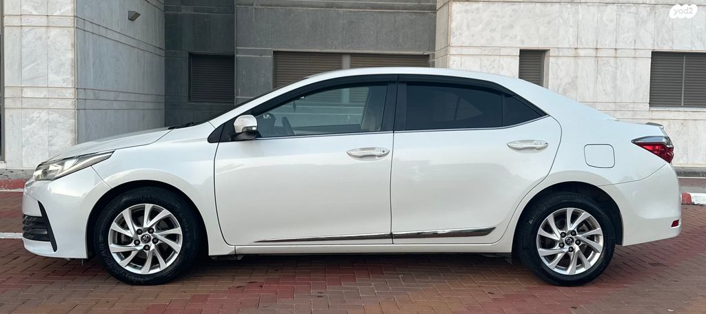 טויוטה קורולה