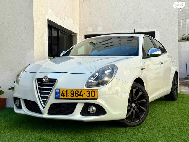 מודעת רכב אלפא רומיאו ג'ולייטה