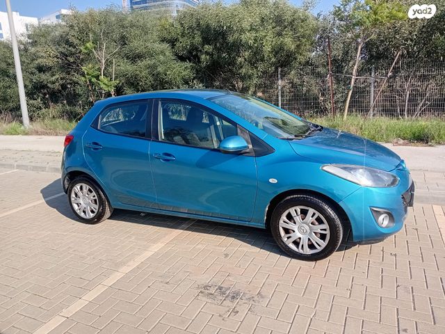 מודעת רכב מאזדה 2