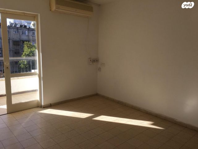 בכור שטרית 7