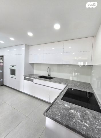 דירת גן, אחד העם 2, שאר העיר, מגדל העמק