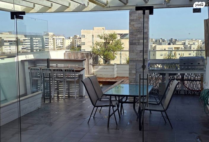 גג/ פנטהאוז, גפן 46, החורש, חריש