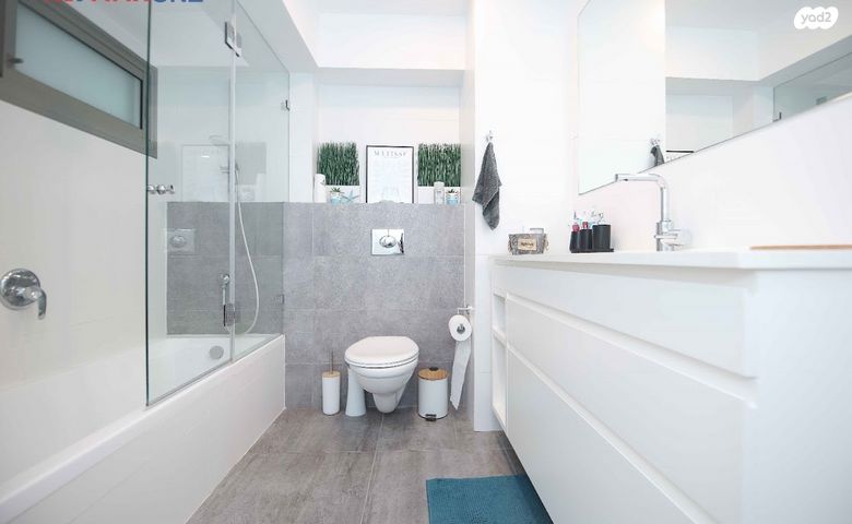 דירת גן, סמטת החומה 1, 2003, רעננה