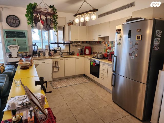 דירה, נחל אלכסנדר 13, צור יצחק, צור יצחק