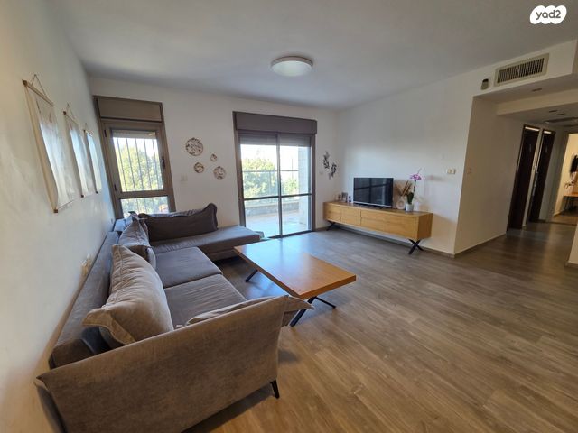 שדרות האלונים 1