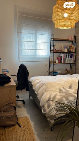 דו משפחתי, מוסקט 13, שאר העיר, כפר ורדים