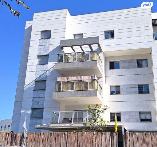 דירה, זלדה שניאורסון 8, כרמי גת, קרית גת