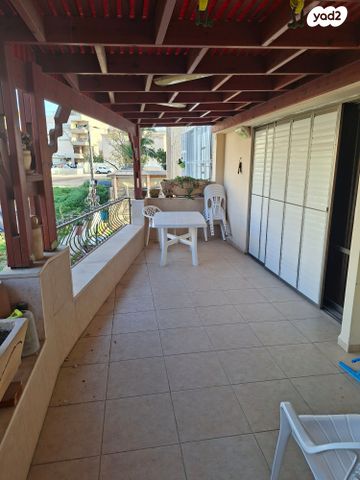 דו משפחתי, שדרות בורוכוב 39, מרכז העיר, קרית אתא