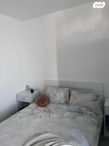 כיכר אליעזר קפלן 12