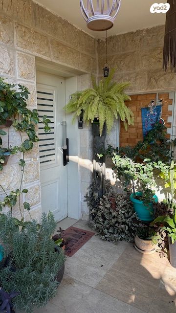 דו משפחתי, כרכום 8, הר כתרון, צור הדסה