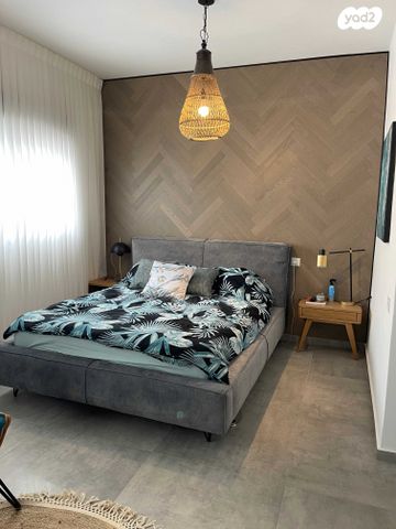 דו משפחתי, מוסקט 13, שאר העיר, כפר ורדים