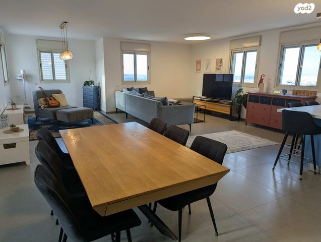 גג/ פנטהאוז, נחל פולג 25, צור יצחק, צור יצחק