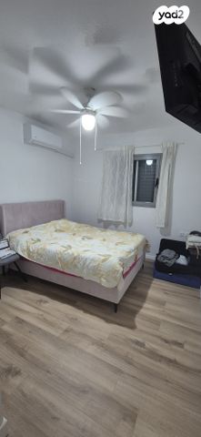 דירת גן, דרך ששת הימים 72, רחובות הצעירה, רחובות