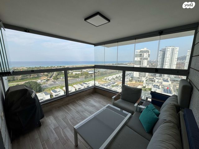 שדרות יצחק שמיר 11