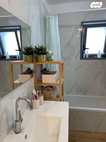 גג/ פנטהאוז, המכבים 42, המכבים, גבעת זאב