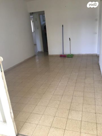 דירה, בכור שטרית 7, אחדות, פתח תקווה