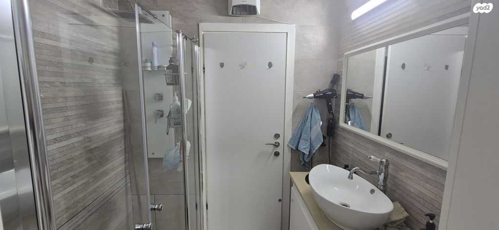 דירת גן, דרך ששת הימים 72, רחובות הצעירה, רחובות