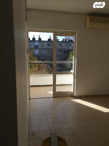 דירה, בכור שטרית 7, אחדות, פתח תקווה