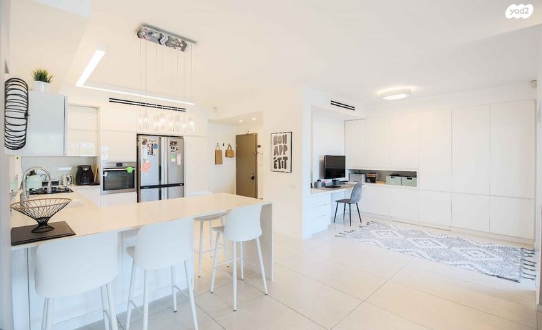 דירת גן, סמטת החומה 1, 2003, רעננה