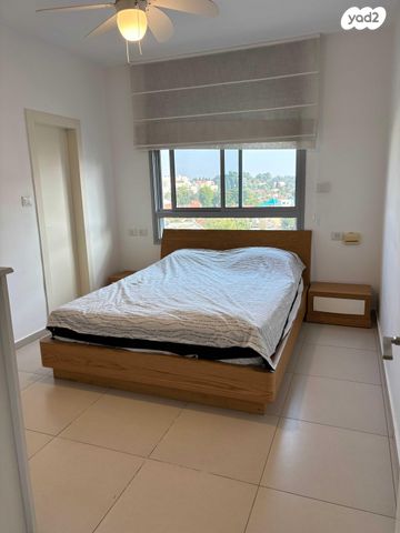 דירה, יאיר רוזנבלום 16, הזמר העברי, כפר סבא