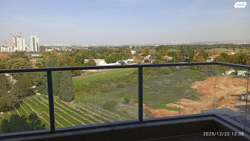 לאה גולדברג 10