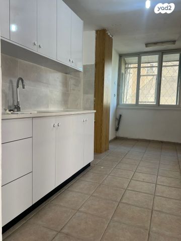 שדרות ז'בוטינסקי 14