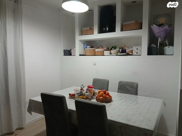 טריפלקס, מנחם בגין 10, נווה גנים, קרית מוצקין