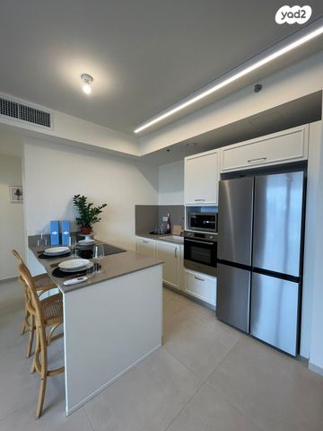 דרך מנחם בגין 146