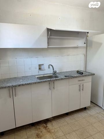 שדרות מנחם בגין 18